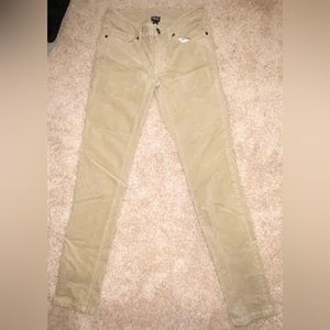 Women’s size 26 cream patagonia corduroy pants. Worn maybe 2 times